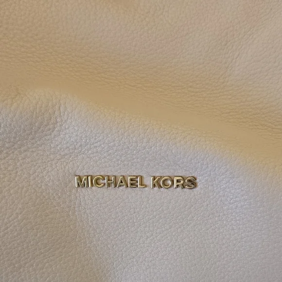 Michael Kors Soft Pebbled Leather Blush Shoulder Bag - Picture 3 of 16